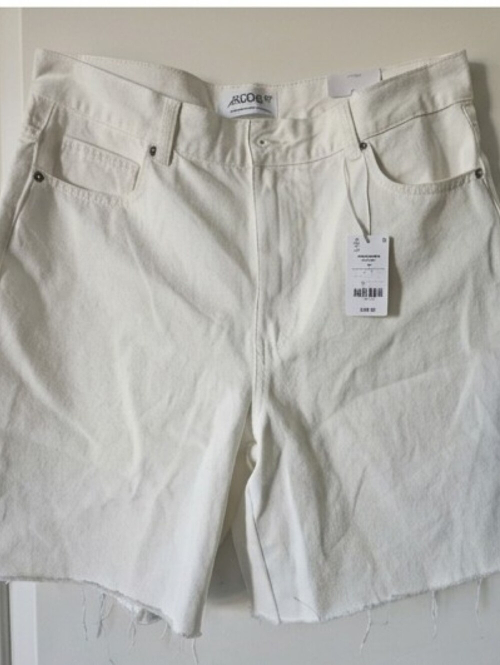 ARdene White High-Rise Denim Shorts Size 13 Junior, Fits Women Medium